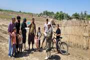 اجرای عملیات لکه گیری و واکسیناسیون در روستای قورچای شهرستان آزادشهر